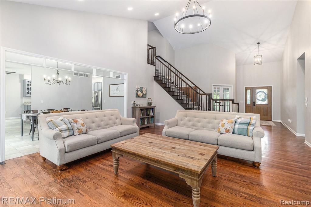 1055 WOODVALE, Milford, MI 48381 — Photo 3