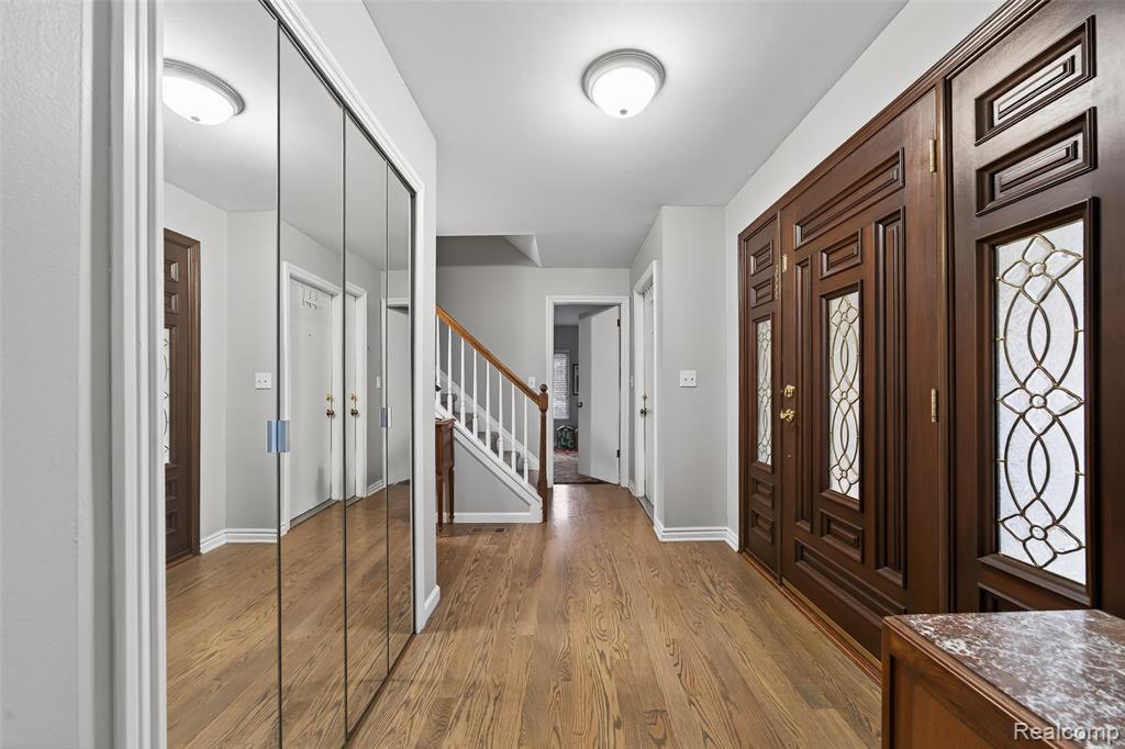 3960 Kings Point Drive, Troy, MI 48083 — Photo 3