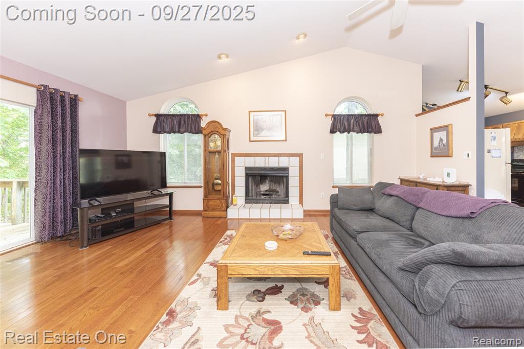 704 Grand Court, South Lyon, MI 48178 — Photo 11