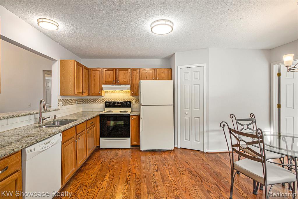 21971 Lancrest Court, 293, Farmington Hills, MI 48335 — Photo 8