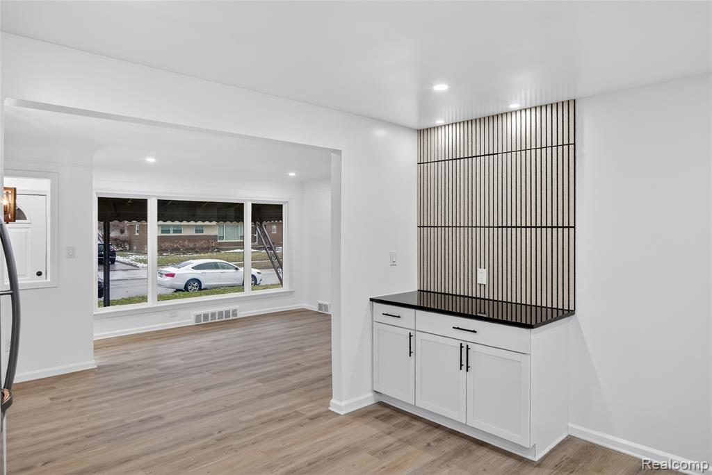 8664 Louise Avenue, Allen Park, MI 48101 — Photo 11