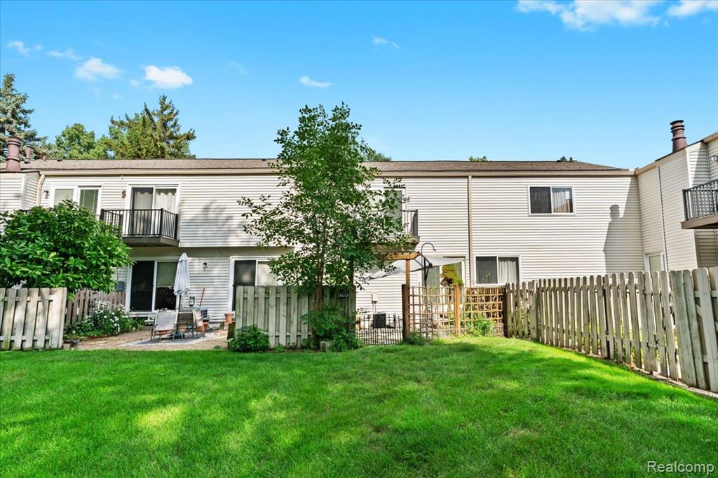 24243 Bashian Drive, Novi, MI — Photo 25