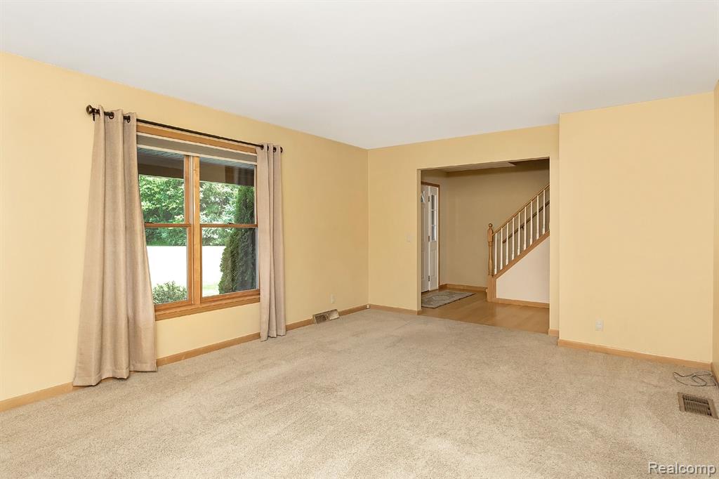 7653 CHASE LAKE Road, Fowlerville, MI 48836 — Photo 45