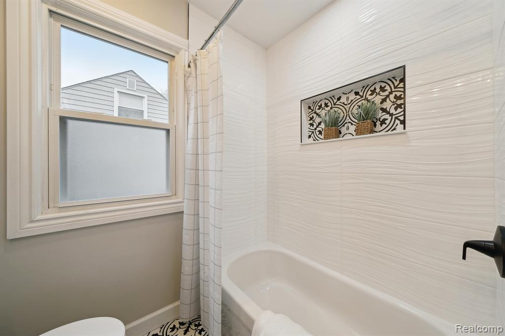 921 N EDGEWORTH Avenue, Royal Oak, MI 48067 — Photo 21
