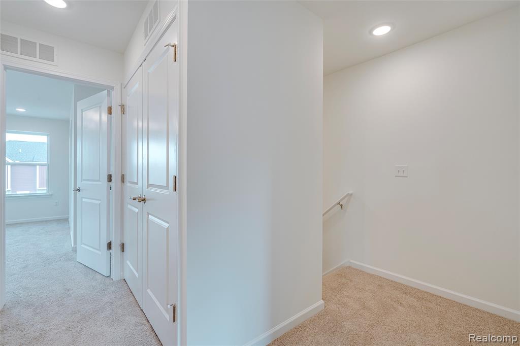 4876 Parkside Lane, Troy, MI 48085 — Photo 11
