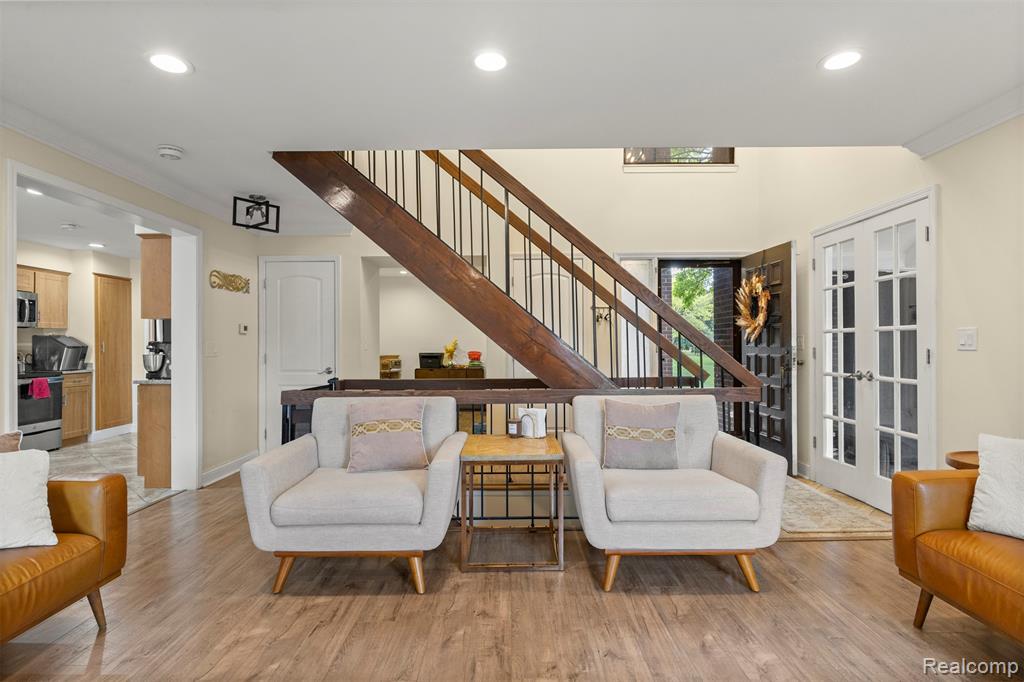 3011 Lindenwood Drive, Dearborn, MI 48120 — Photo 8