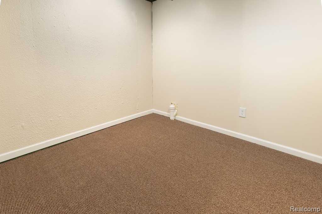50234 Helfer Boulevard, Wixom, MI 48393 — Photo 23
