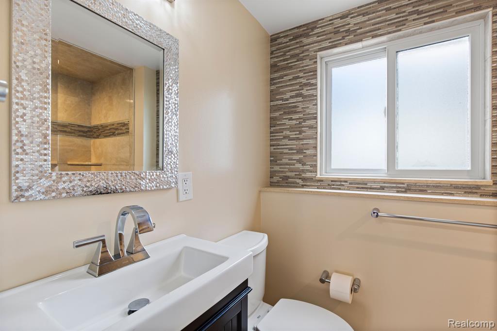 8573 SAN MARCO Boulevard, Sterling Heights, MI 48313 — Photo 11