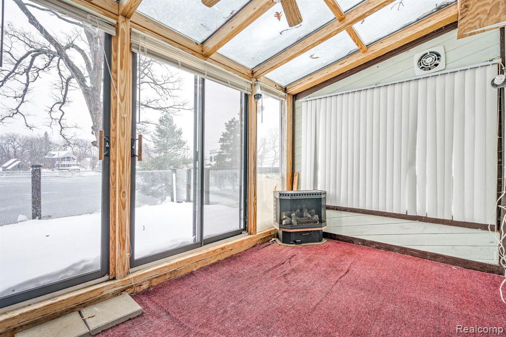653 CENTRAL Drive, Lake Orion, MI 48362 — Photo 21