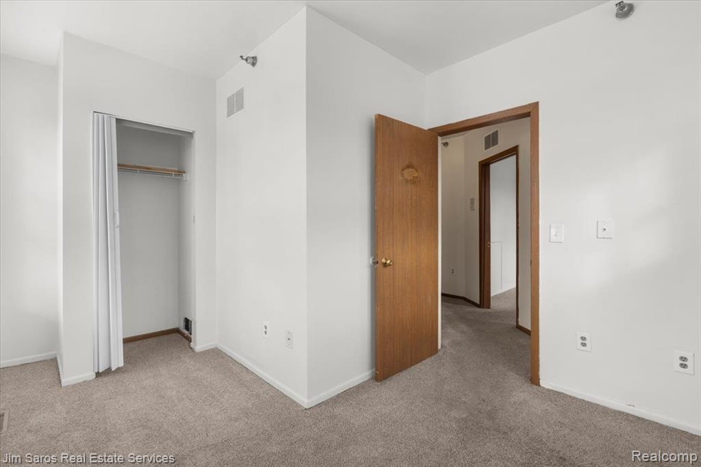 590 Parkview #201 Drive, Detroit, MI 48214 — Photo 19