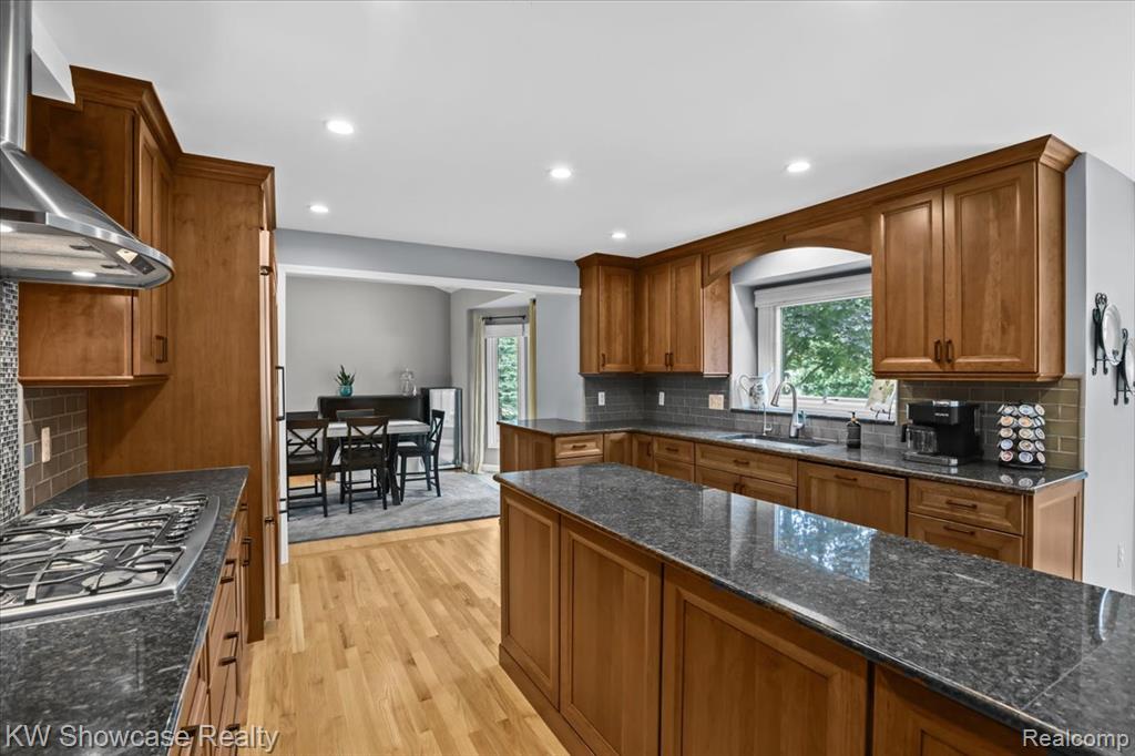 45776 Bristol Circle, Novi, MI 48377 — Photo 11