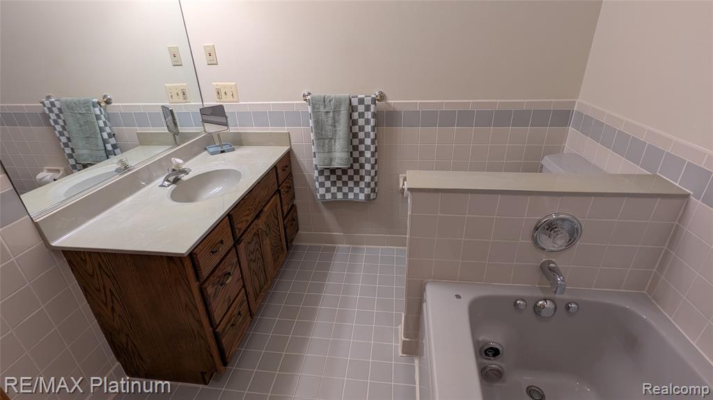 4066 W Knoll, Milford, MI 48380 — Photo 33