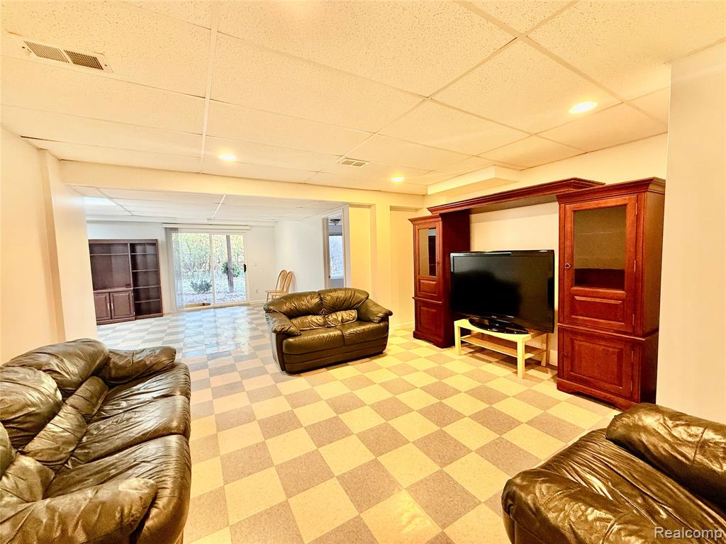 44000 Settlers Creek Court, Novi, MI — Photo 17