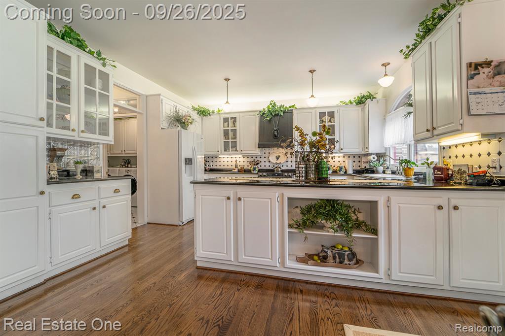 6764 Redford Circle, Troy, MI 48085 — Photo 10