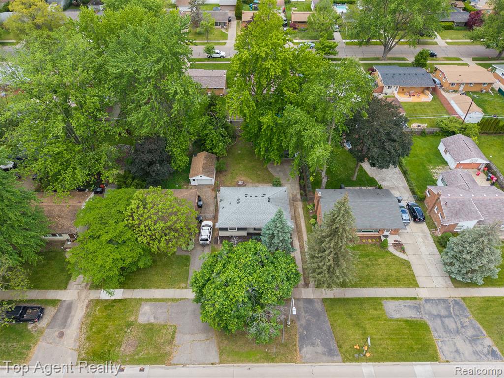 9319 MERRIMAN Road, Livonia, MI 48150 — Photo 31