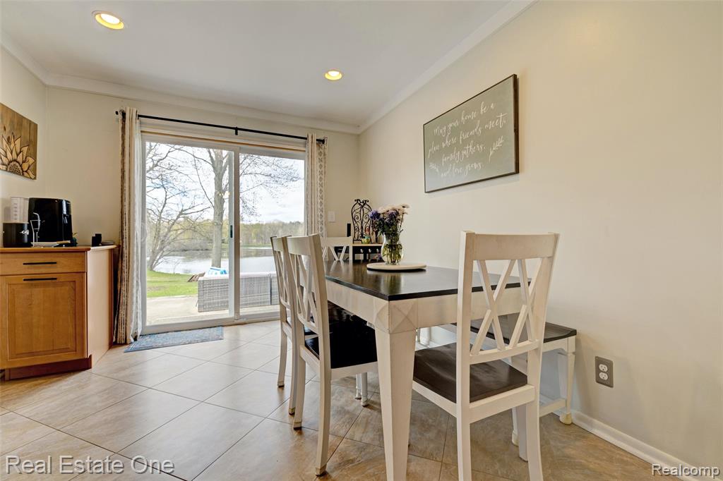 327 Coats Road, Lake Orion, MI 48362 — Photo 16