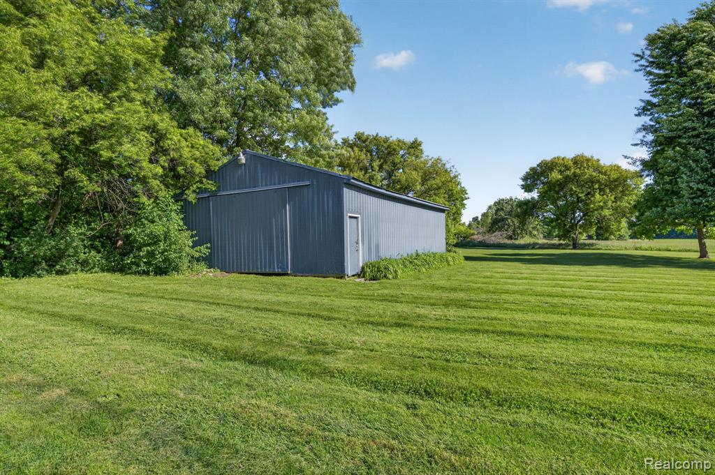 7077 Frances Road, Flushing, MI 48433 — Photo 32