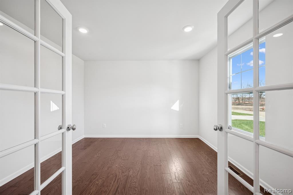 719 Knollwood Bend, Chelsea, MI 48118 — Photo 11