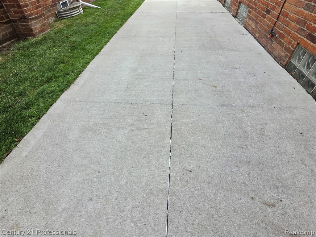 29421 Mark Avenue, Madison Heights, MI 48071 — Photo 4