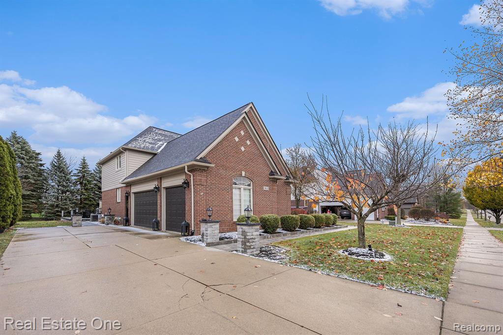 562 SPRINGVIEW Drive, Rochester, MI 48307 — Photo 3