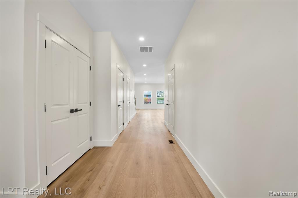 931 E PEARL Avenue N, Hazel Park, MI 48030 — Photo 4