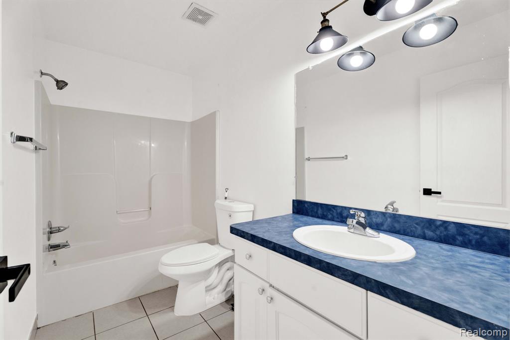 21196 Oak Ridge Drive, Clinton Twp, MI 48036 — Photo 45