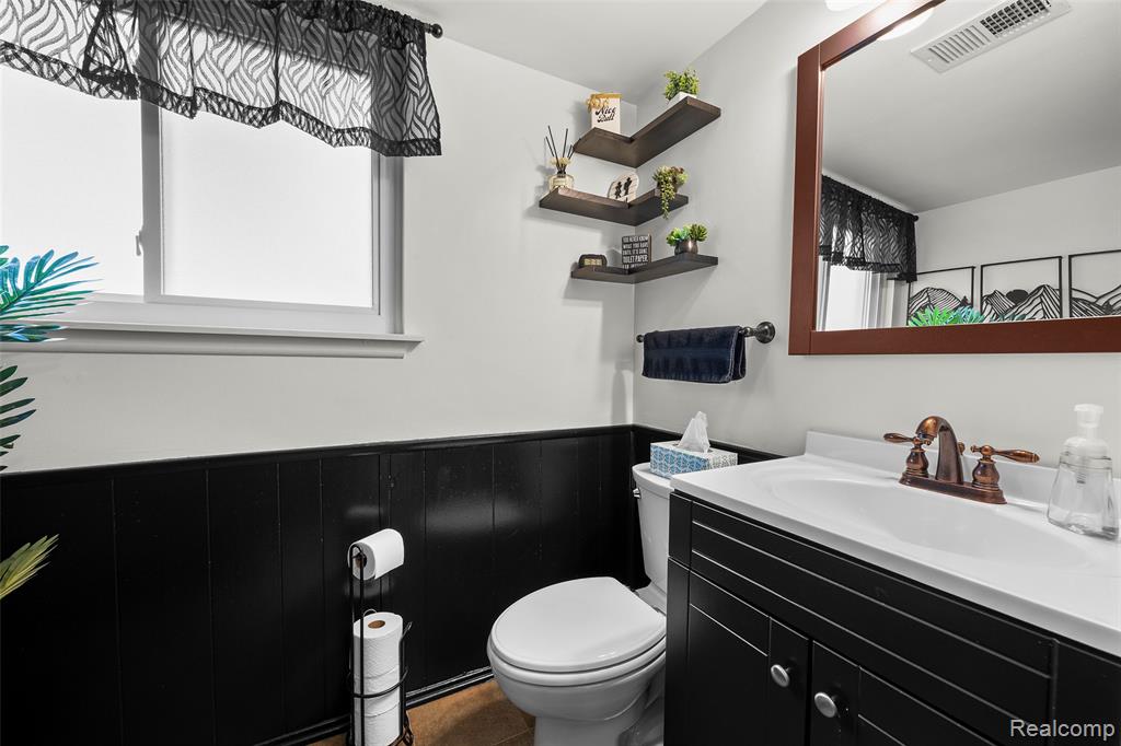 31602 Madison Avenue, Madison Heights, MI 48071 — Photo 20