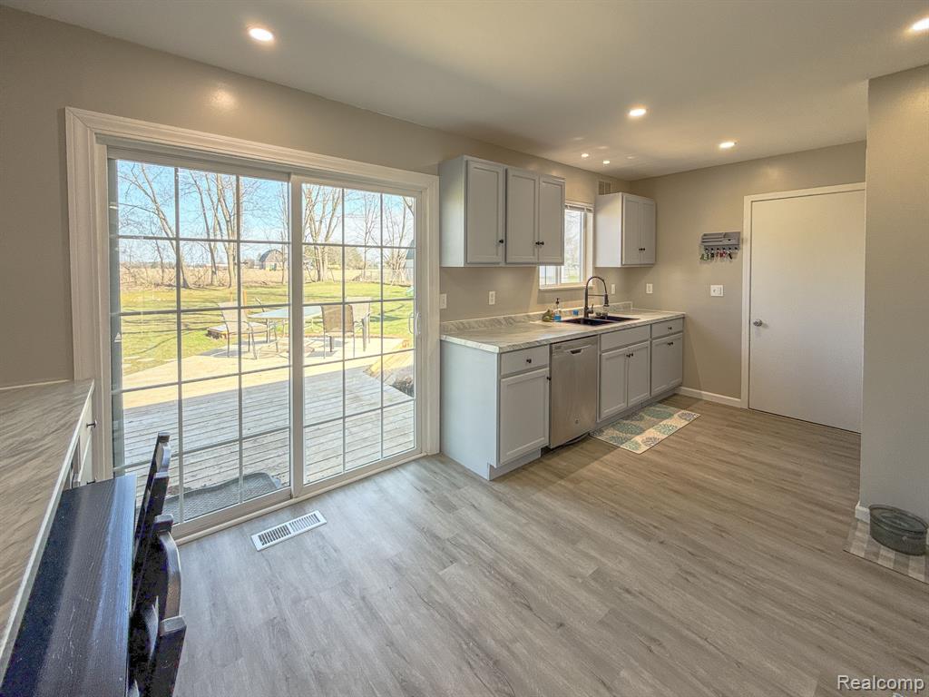 5505 FLORIA Drive, Swartz Creek, MI 48473 — Photo 5