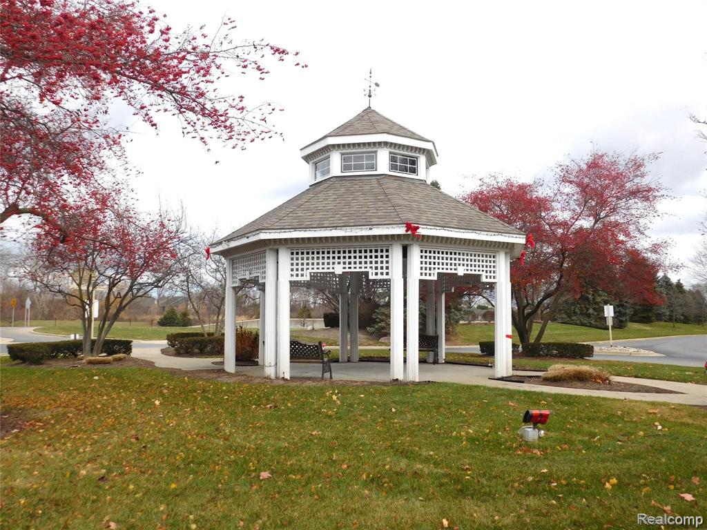 4165 Berkshire Drive, Sterling Heights, MI 48314 — Photo 38