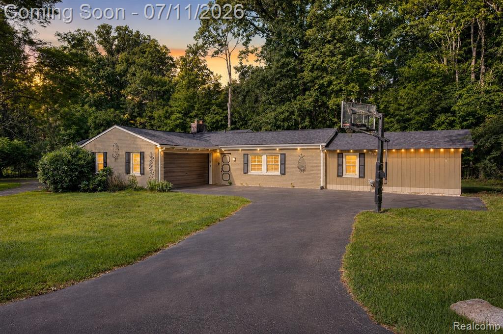 31555 Westlady Drive, Beverly Hills, MI 48025