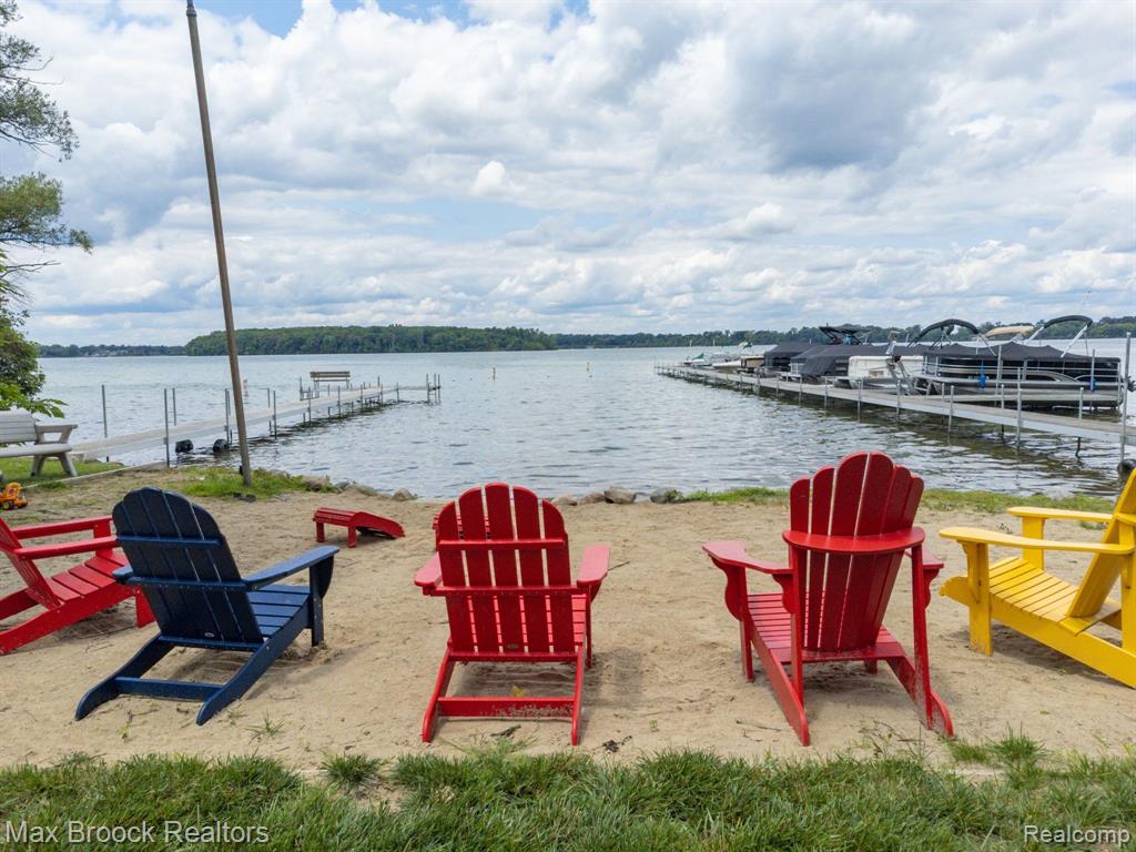 4053 HARBOR VISTA Drive, Orchard Lake Village, MI 48323 — Photo 29