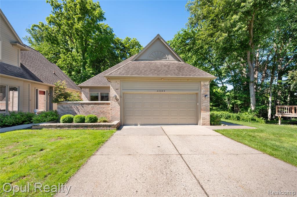 24585 Edgewood Drive, Novi, MI
