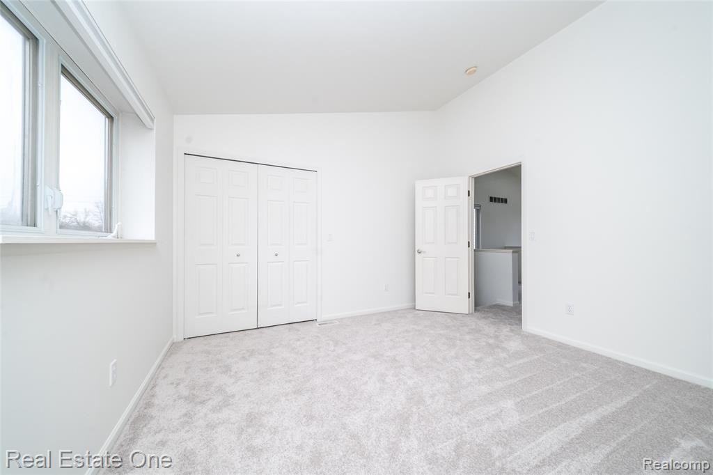 24099 Tana Court, Farmington, MI 48335 — Photo 38