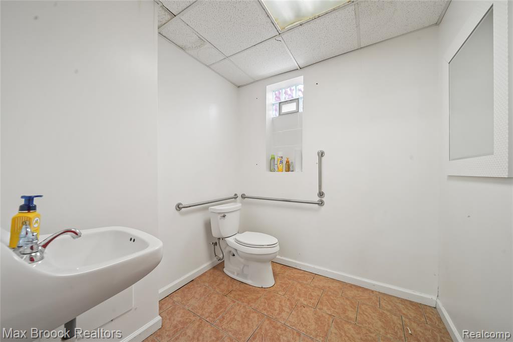 16124 W 7 Mile Road, Detroit, MI 48235 — Photo 7