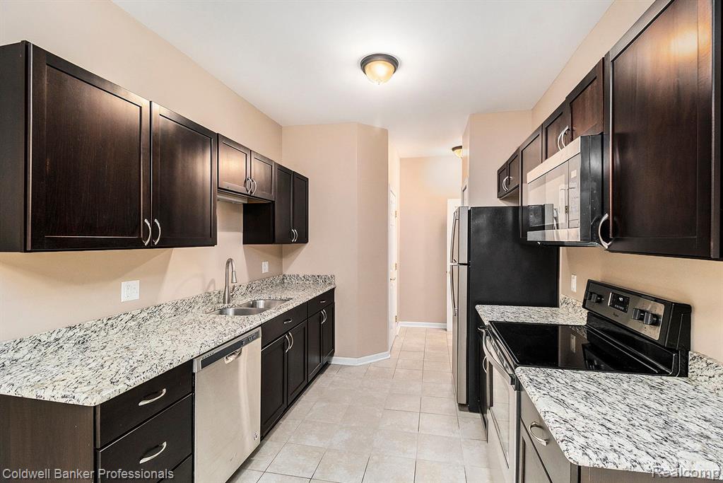 7360 MEADOWRIDGE Drive, West Bloomfield, MI — Photo 11