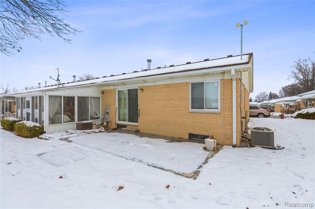 49990 Helfer Blvd, Wixom, MI 48393 — Photo 23