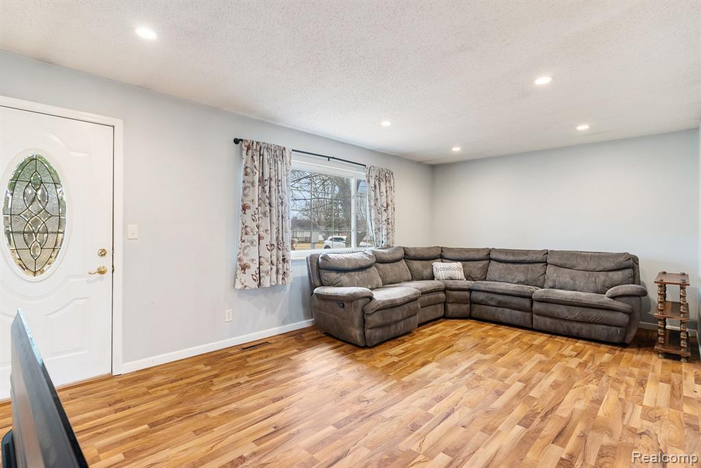 8629 CANADA Road, Birch Run, MI 48415 — Photo 8