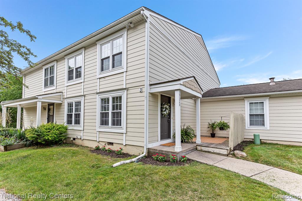 39525 VILLAGE WOOD Road, Novi, MI — Photo 3