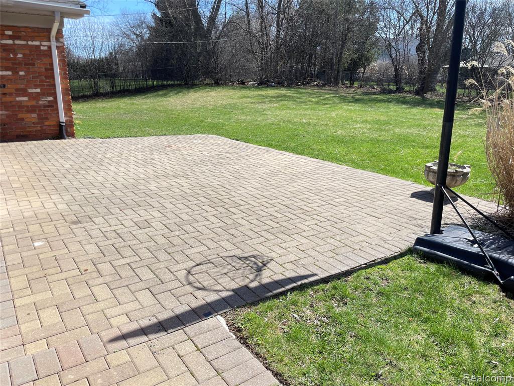 2505 Rambling Way, Bloomfield Hills, MI 48302 — Photo 18