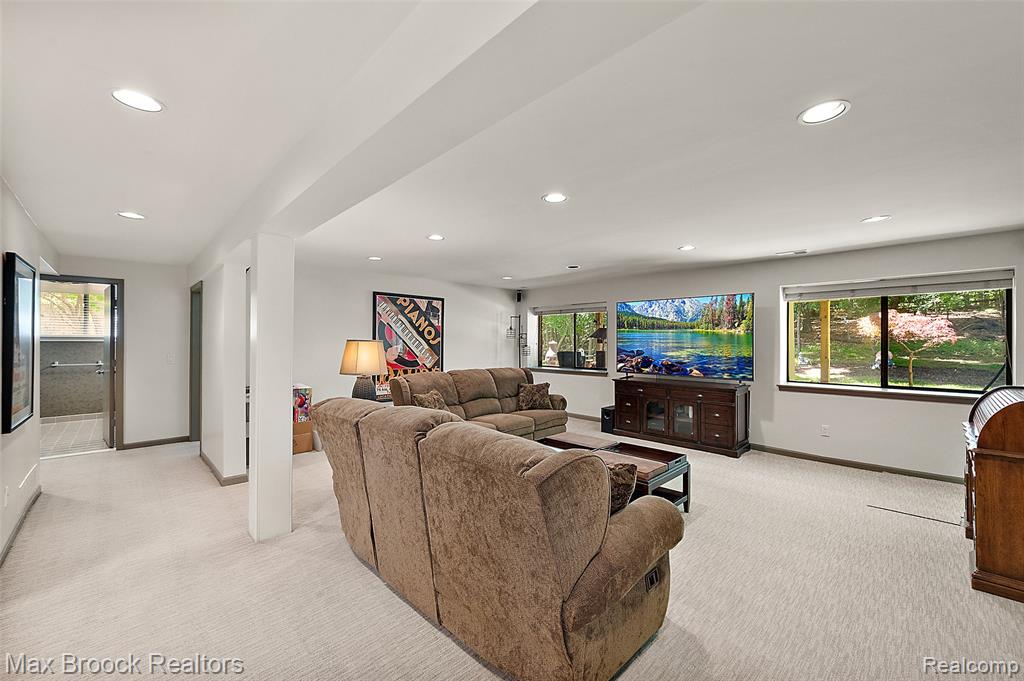 4872 Cliffside Drive, West Bloomfield, MI 48323 — Photo 27