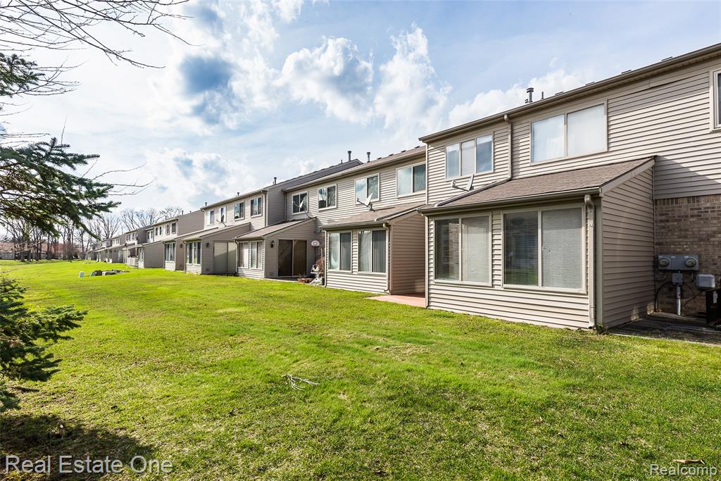 62360 Arlington Circle, 2, South Lyon, MI 48178 — Photo 37