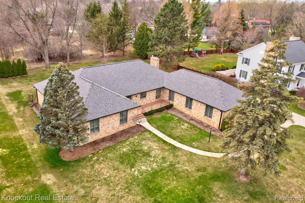9350 OAKMONT Drive, Grand Blanc, MI 48439 — Photo 53