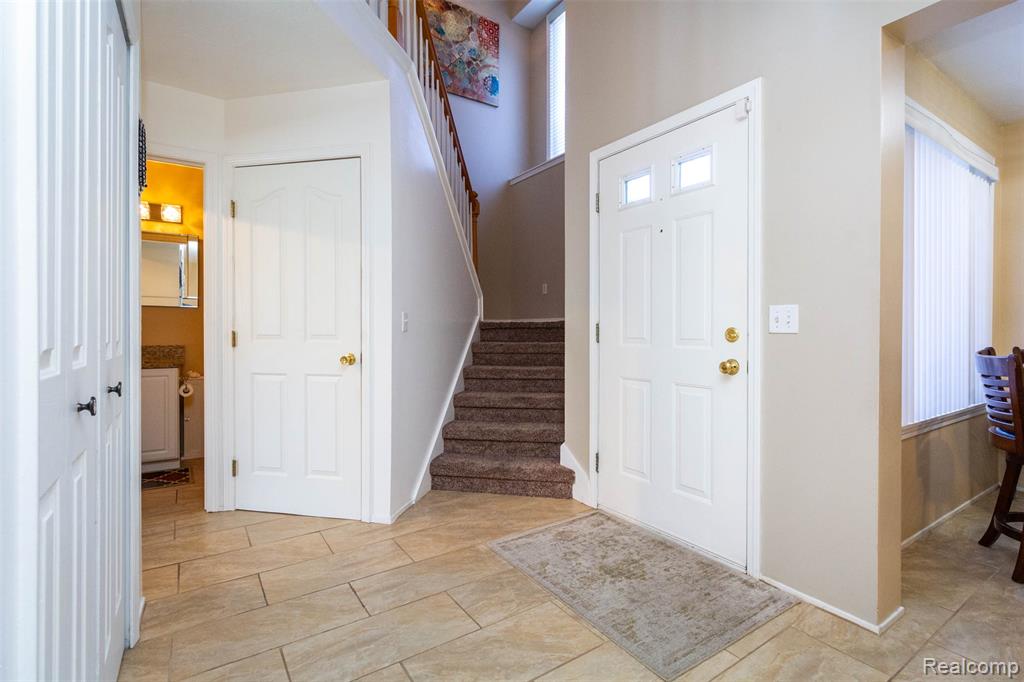 448 Ravencrest Lane, 50, Westland, MI — Photo 5
