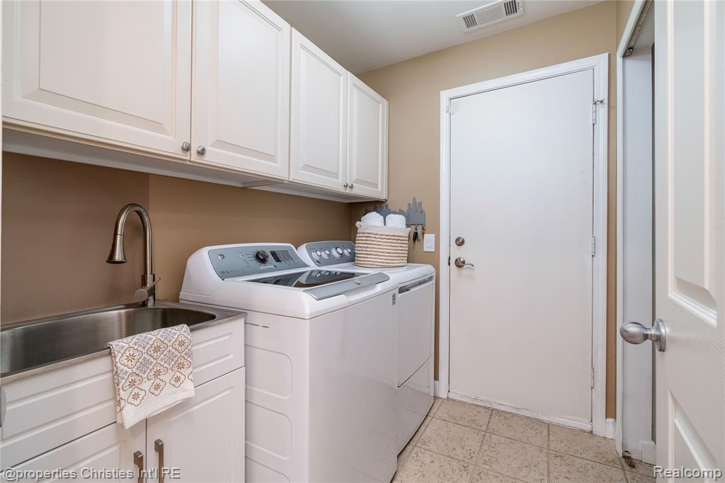 437 Covington Court, 68, Northville, MI 48168 — Photo 16