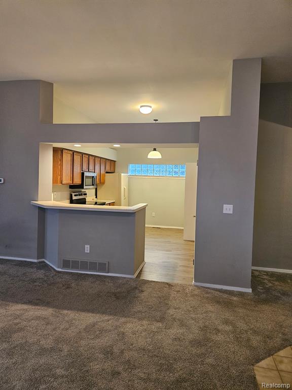 906 WHISPERWOOD Drive, Fenton, MI 48430 — Photo 14