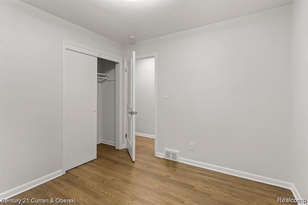7296 KINGSBURY STREET, Dearborn Heights, MI 48127 — Photo 20