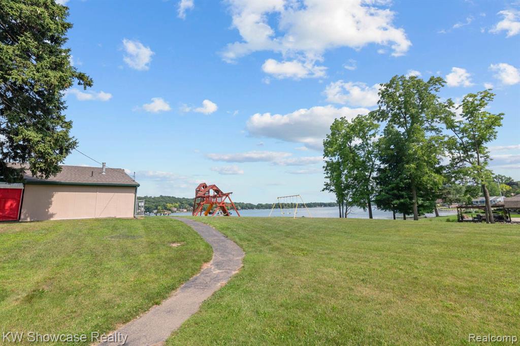 7675 VISGER Avenue, Waterford, MI 48329 — Photo 27