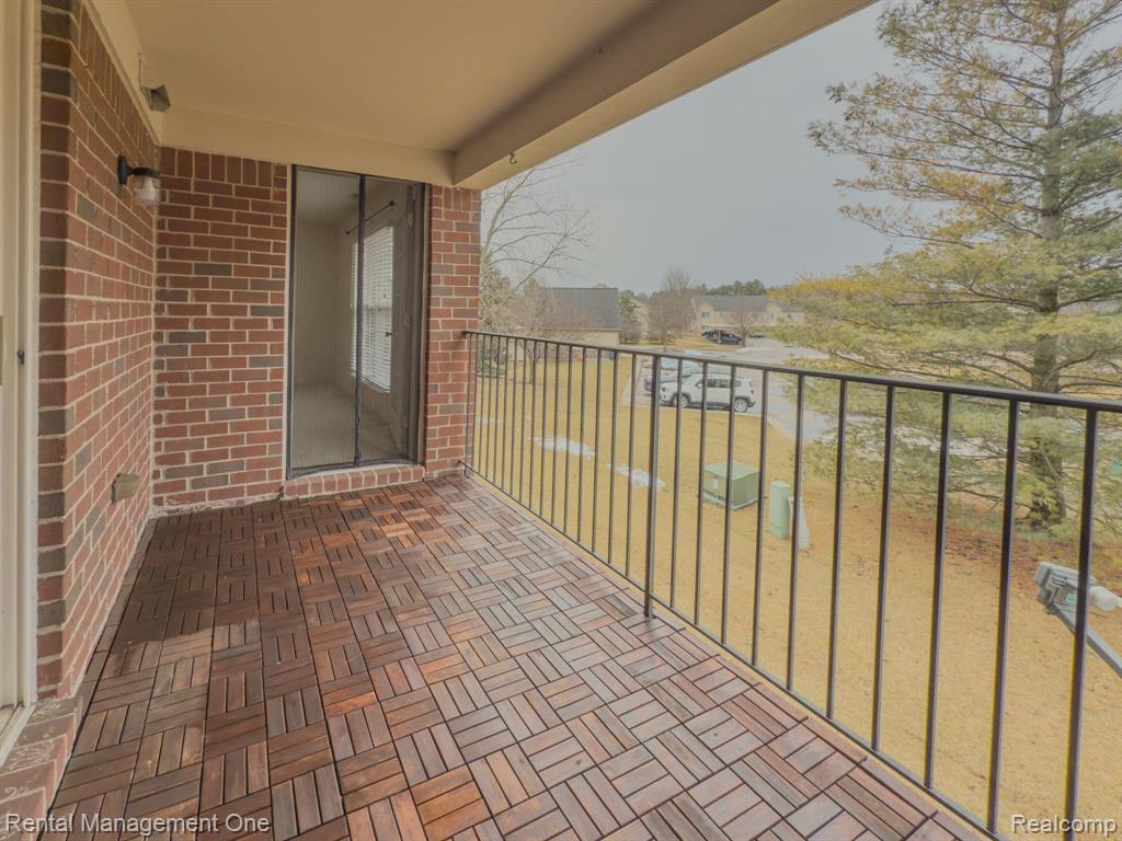 44327 LAKEPOINTE Drive, Sterling Heights, MI 48313 — Photo 35