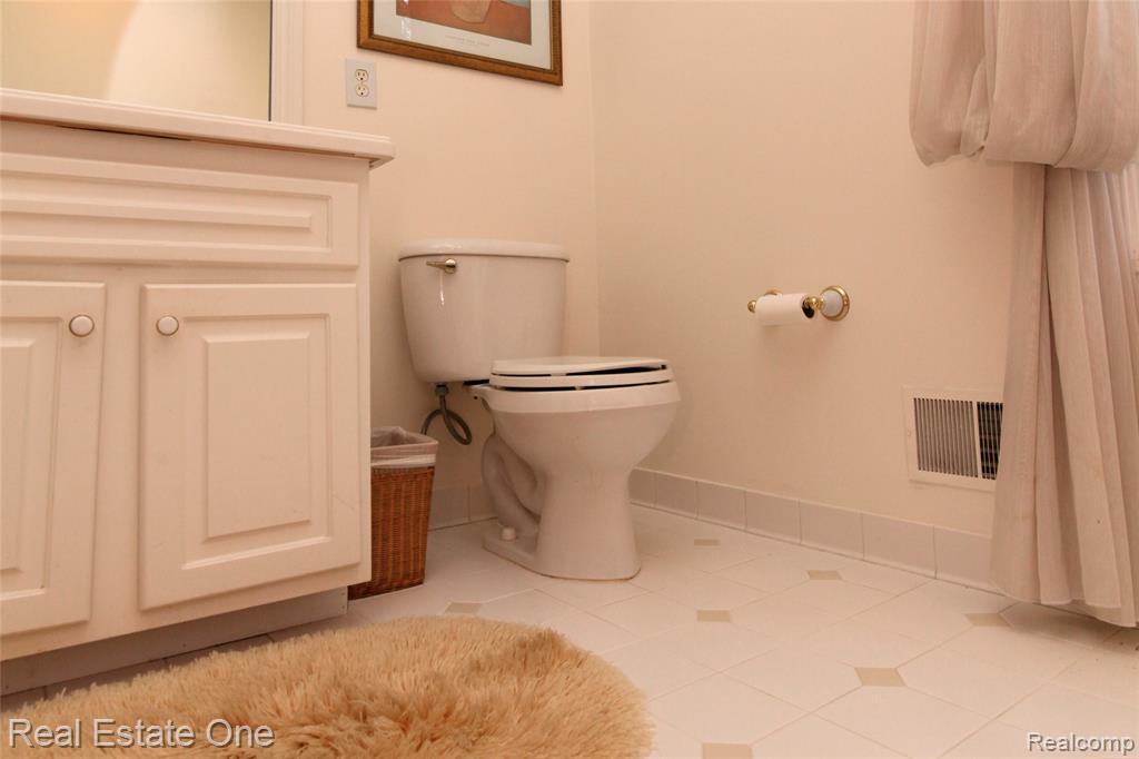 3991 Oakfield Court, Shelby Twp, MI 48316 — Photo 28