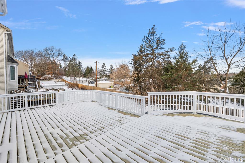 708 Oak View Ln, Milford, MI 48381 — Photo 11